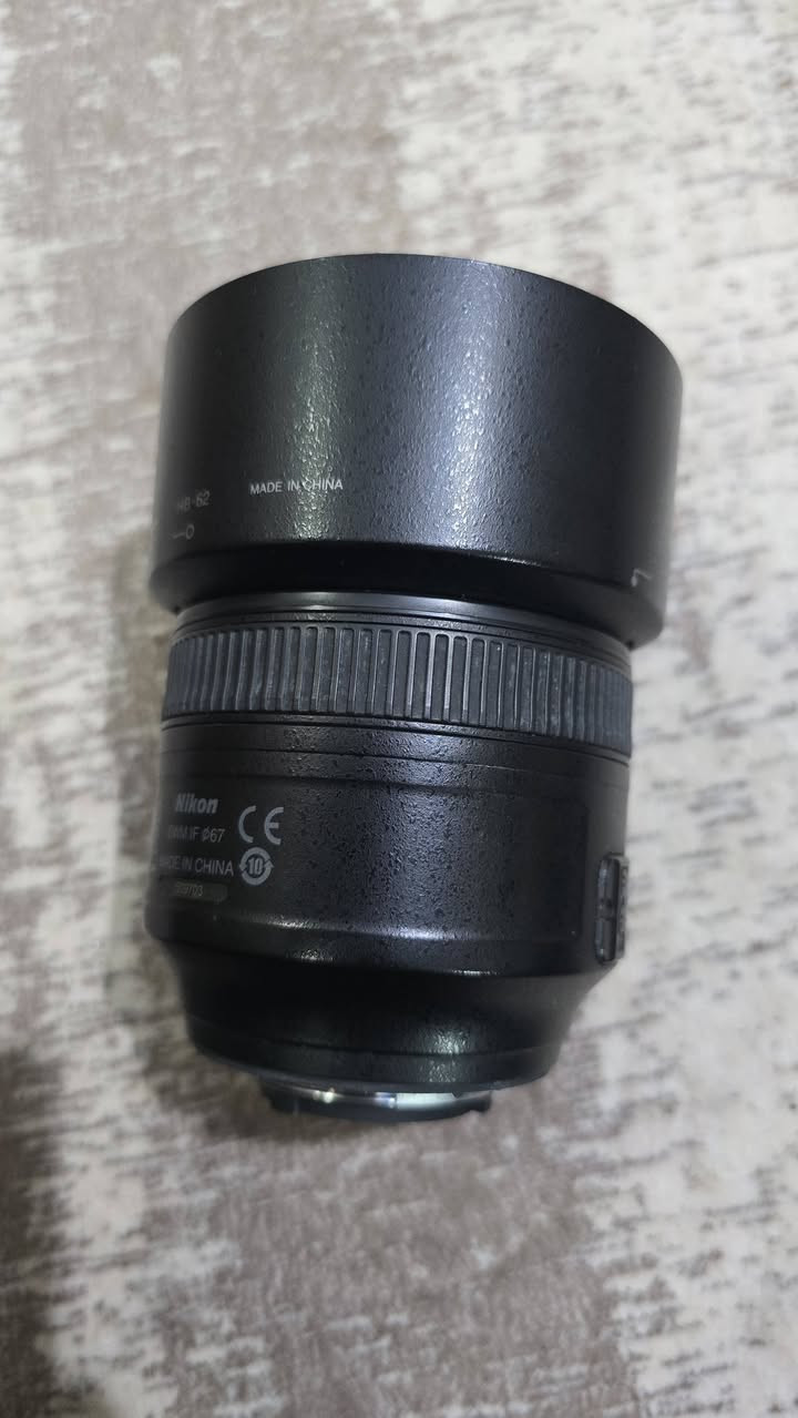 عدسة نيكون فول فريم 85ملم للبيع نظافة 90% ببؤرة f/1.8 مكاني الحله قرب جامعة المستقبل توصيل ماعندي *********** واتساب
