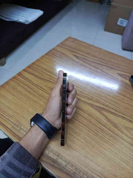 السلام عليكم
13برو ماكس

ذاكره 256 

بطاريه 97 

تك سيمكرت

سعره 720
جهاز حيل حيل نضيف مكاني موصل جانب لايسر ***********
