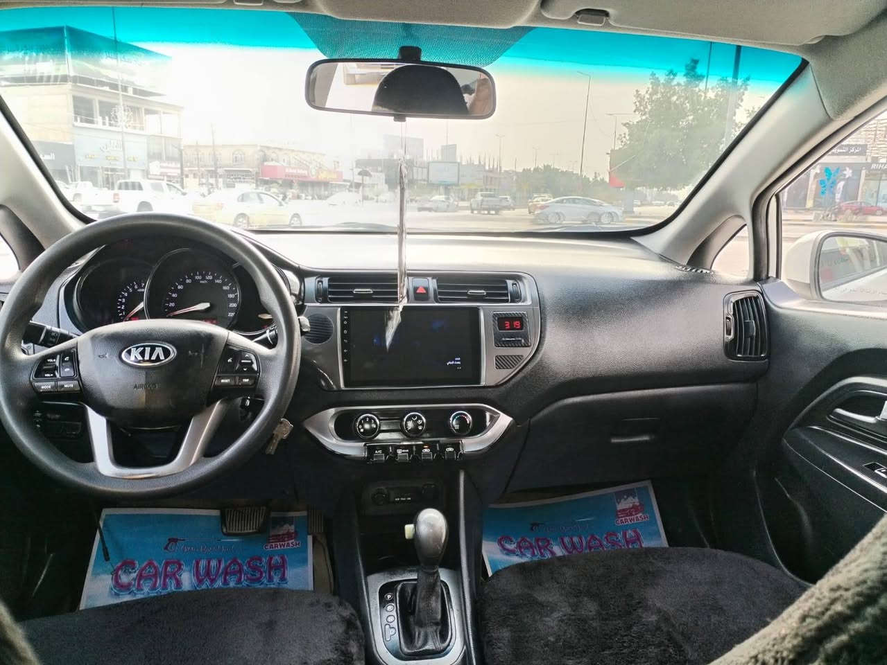 سلام عليكم كيا ريو مديل 2013، الون ابيض بسم اخوي رقم نجف السياره خير من لله تبريد حداديه تخم تاير كير مكينه كفاله السياره بيها جاملغ امامي مبدل وبيه يم قبق البانزين بالدور صبغ فقط *********** النجف حي الفرات السعر 85  وبيها مجال بسيط النجف, العراق
