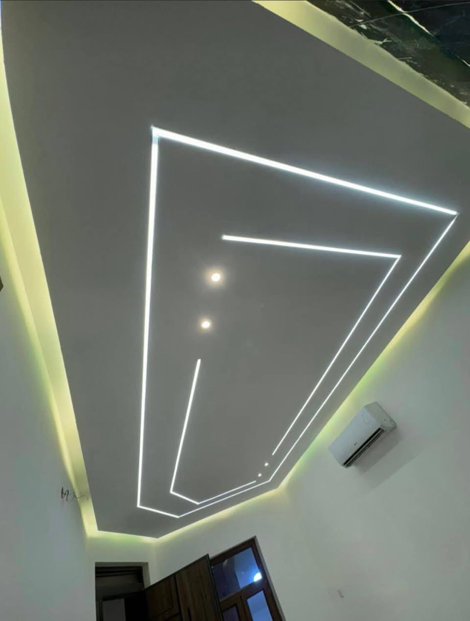 سلام عليكم مستعدين لتغليف الجدران وسقوف الثانويه وجميع الديكورات ***********وتساب
