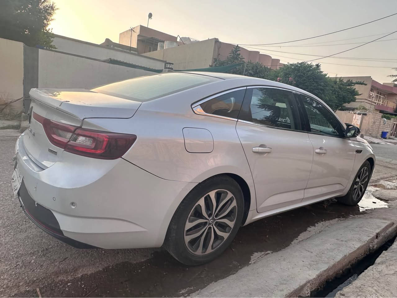 للبيع رينو تاليسمان
اللون سمنتي فاتح موديل2018 
فول مواصفات
فتحة بانوراما
 الكشن جلد وكهرباء 
الكشن مساج وتدفئة وتبريد
لايتات زنون
 وليدات امامي خلفي شاشه كبيره
و حساسات 360 درجة 
داتاشو وقراءة رموز الشارع
محرك 1600تيربو 
كير 7 نمر dsg كركوك, العراق


**إذا كنت صاحب هذا الإعلان وتريد حذفه لأي سبب، رجاءا أرسل رسالة إلى الدعم الفني**