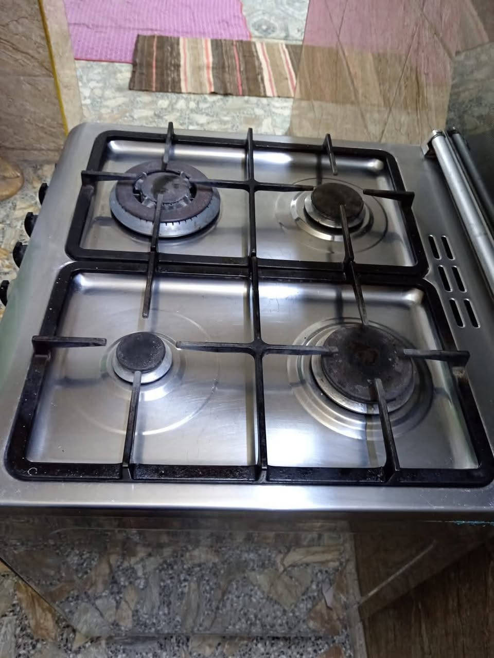 السلام عليكم غرااض للبيع نضيفه جدا رقمي واتسب *********** مكاني بغداد
