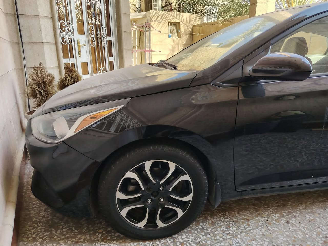 السلام عليكم
اكسنت ٢٠١٨ للبيع 
وارد امريكي حادثها جاملغ مصلح نفسه وبنيد مبدل
ماشيه  ١٠٠ ميل
محرك GDi 1600
المواصفات
شاشه
كاميرا
لايت زنون منظومه
ويل كب
تحكمات ستيرن
 السعر 112 وبي مجال مكاني بغداد الشعب
للاستفسار ***********
