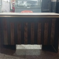 طاولة مكتب للبيع سبب البيع المحل صغير جديده ٧٥ الف  ٠٧٨٨١٧٢٧٦٦٥