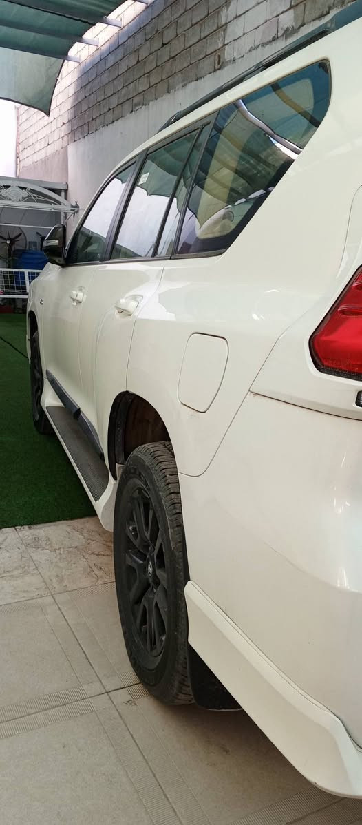 برادو ٢٠٢٣ طراز TXS خليجي جديدة وبحالة الوكالة 
١- ماشية ٢٧ الف فقط لا غير استخدام شخصي وقليل جدا جدا نادرا ما تطلع 
٢- لون صدفي ٦ سلندر مكينة ٤٠٠٠ 
٣- ويل اسود -  كشنات جلد بالنايلون 
٤- مقاعد امامية كهرباء والصف الثالث ما مفتوح ٧ راكب
٥-  ٣ قطع تبريد مركزي مناخين امامي وخلفي  وتحكم خلفي بالتبريد 
 ٦- فتحة وشاشة وكامرا بلاد 
٧- دوسات وشنايزرات بلاد 
٨- بصمة تشغيل وابواب  
٩- سبير تعليك 
١٠- تحكم ستيرن وكروز سرعة 
١١- قفل وتشغيل حساس خلفي بلاد 
١٢- فور ويل ونظام نزول منحدرات ودفلوك 
١٣- ثلاجة وسطية 
١٤- راكات قمارة بلاد 
١٥- هوك خلفي بلاد
١٦- دبل تانكي
سيارة مكفولة من كلشي صبغ بارد شخوط تبديل رقم اربيل بأسمنا سنوية وارقام وهزة وبراد كله جديدة لحد شهر (٦) ٢٠٢٦ سيارة مكفولة ومقفولة وجديدة للاخير ديالى بعقوبة والسعر ٤٩٥ للاستفسار ***********/ ***********
