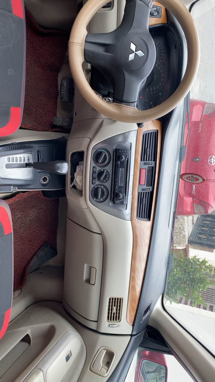 لانسةر 2009 مةكينة گةورة ناو زةرد فؤرميكا زؤرخاوين زؤر توندو تؤل تازة پيشيم توند كردؤتةوة جوار تايةي نوئ ية. ***********. أربيل, العراق
