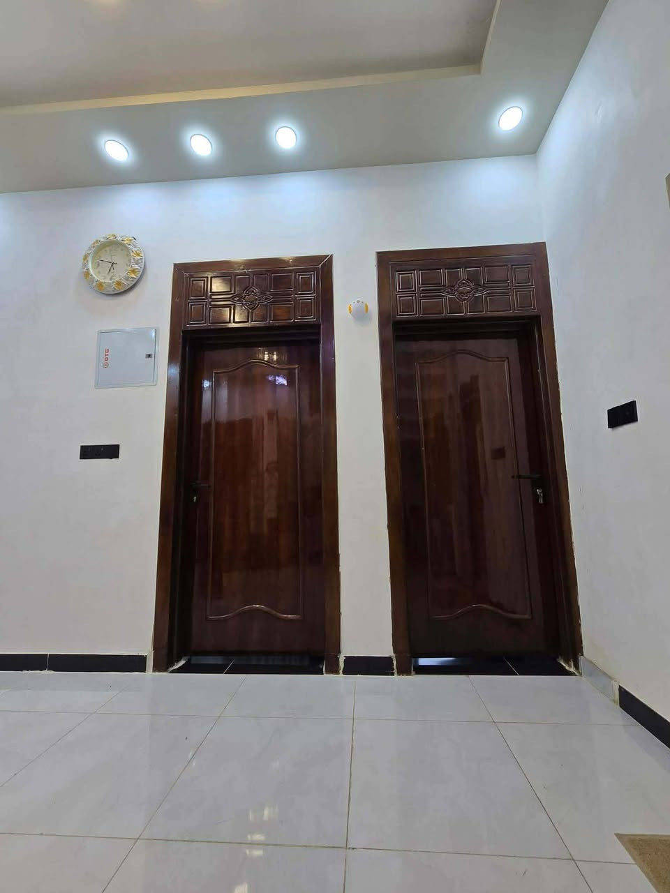 سلام عليكم بيت للبيع 100 متر طابقبن طابوك نهروان صب كونكريت بيت متعوب عليه شارع تبليط عنوان شارع مطار قديم قرب اسواق بابا شتريلي بواري كهرباء دفن  مكلف بل نشر راح اخلي رقم صاحب دار ***********
