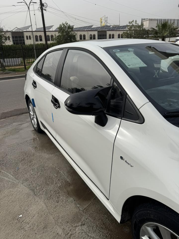 كورولا هايبرد 2025 مرقم  بغداد مكاني تقاطع العامريه
سيارة نظيفة وجاهزة، شكل خليجي بيهه بارد اصبعين  بخشم الجاملغ ومكحل عله كدهه وبيهه رصعتين بلباب الخلفي عكس سايق

ماشيه 40 الف 

📌 رقم بغداد تحويل مباشر 

✨ المواصفات (أعلى فئة – فول مواصفات): كشن اسود

✔️كشن كهرباء 

✔️ فتحة سقف سلايد روف

✔️ رادار

✔️ بصمة تشغيل عدد 2

✔️ داشبورد ديجيتال

✔️ مقاعد جلد سواد 

✔️ كاميرا خلفية

✔️ شاشة مع تبريد

✔️ تبريد مقاعد قطعتين

✔️ هاند بريك كهربائي

✔️ نظام مانع الانزلاق

‏✔️ Auto Hold

✔️ إشارات في المرايا الجانبيه

***********
