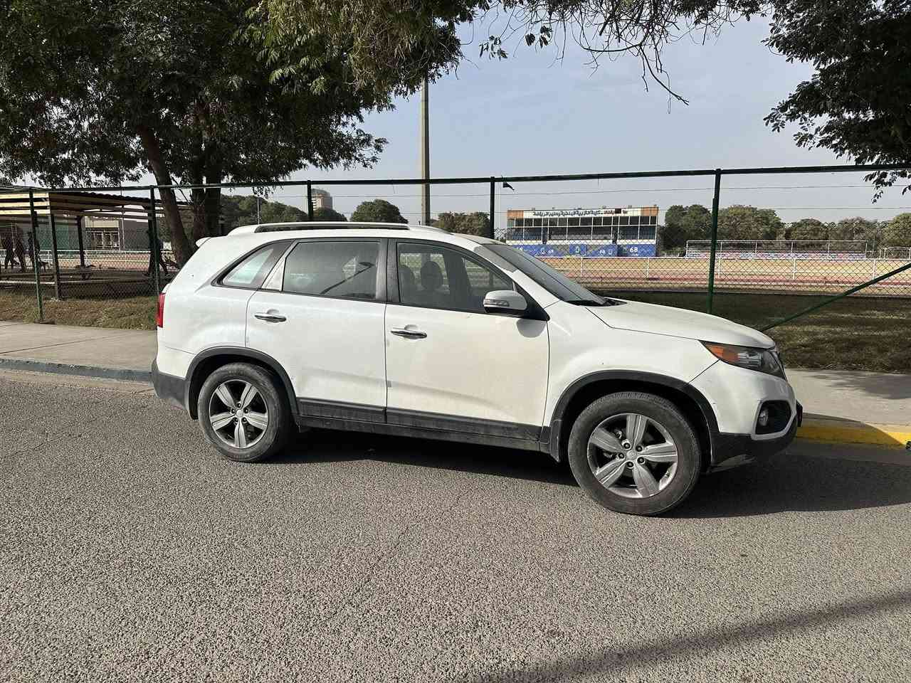 سلام عليكم
كيا سورنتو  2013
مواصفات ex
اعلى شي عده قمارة 
كراسي تدفئة
تبريد تدفئة dual zone 
قطع تبريد خلفي
تثبيت سرعة
وغير منها

محرك 2400  اربعة سلندر 
المسافة المقطوعة  94500 ميل يعني تقريبن 150 الف كم

حادث سرقة متبدل البجم
سيارة بيها ملاحظات مثل:
قمارة جاردة من فوق و التكمات 
حادث على جاملغ السايق يتعدل بارد مع تكحيل
وغير منها شخوط 

بيها شاشه كاربلاي اني شديتها جديد 
 السعر المطلوب 140 وقابل للتفاوض للشراي 
استفسار مع الرقم ***********
