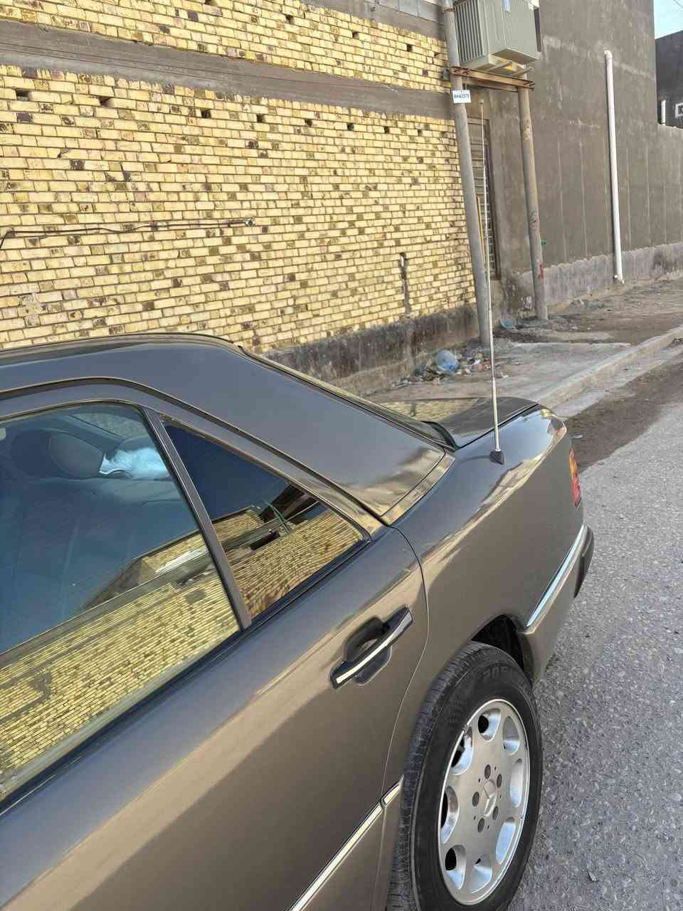 سلام عليكم دب للبيع موديل 87
1محرك كير مكفولات ياباني ٣٠٠٠ ديلكو وبدي صبغ عام جمالية وفتحت سقف شغاله 
2 كهربائيات كله شغاله لايت شمسي مكلف ٢٠٠ هو البوكجترات وكشنات جلد امامي كهرباء واريل وي السويج
3 ويل تفاحه  حدادة جديده 
4 شاشة شغاله مع اربع سماعات 
5 رقم بغداد مشروع وطني جديد ل٢٧ وبأسمي 
6 ملاحظة نقص تبريد فقد كمبريسر موجود 
السعر ٦٩ وبيه مجال لشراي قليل ***********
***********

اتصل ما فارع ارد على التعليقات 🙏
