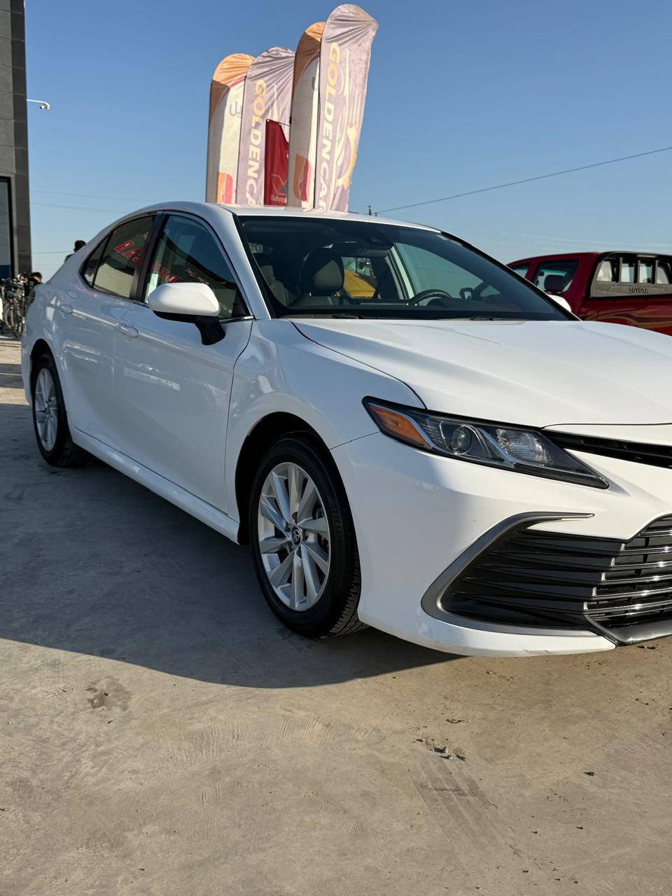 السلام عليكم 
كامري 2024 le كاتي هزة كاملة بس تروح ترقم ماشيه 18ميل على وضع الشركة بچم كبس خلفي كبس بيها جاملغ خلفي وبابين جهة السكن 195وبيها مجال مكاني بيجي ***********/***********
