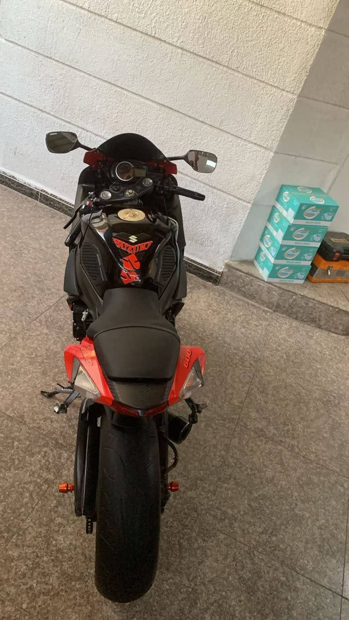 السلام عليكم
جكسر ٦٠٠ مديل ٢٠١٦
الدراجه جاهزه عليها فجوج برمبو تاير جديد امس شديته وسويتلها  ادامه كامله بيها خسفه بسيطه بالتانكي موضحه بالصور 
سعرها ٤٧ وبيها مجال للشراي 
مكاني بصرة 
***********
