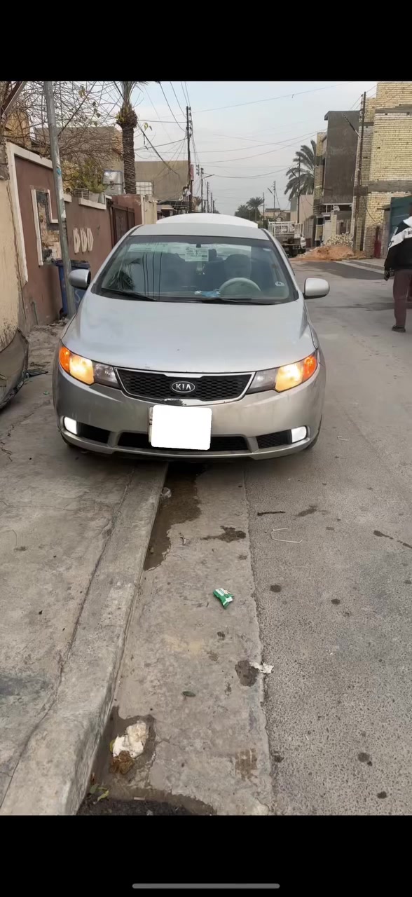 السلام عليكم من رخصه الادمن 
سياره للبيع فقط سيراتو موديل2010 ارقام وهزه وسنويه جديده بأسمي سياره كلش نضيفه وحلوه 
كير ومكينه وصدر خير من الله 
داخل لونين 
تحكم جهتين 
تخم سماعات 
زوج تايرات امامي جديد 
باتري جديد 
لايتات زنون مع نشره داخليه 
سياره ابيع حزام 
سياره عارضها85 وبيها مجال للشراي 
*********** غير متواجد ع الانترنت
