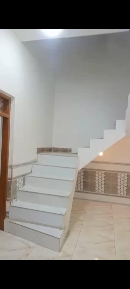 دار سكن ١٠٠م خلفي طابوك كونكريت بناء حديث غرفه استقبال مطبخ صاله صحيات خارجيه وداخليه الفداء نهايه شارع ابو لبنان خلف المدارس سكن ماء كهرباء مجاري مولد يمها السعر ٦٥ مع المجال
***********
