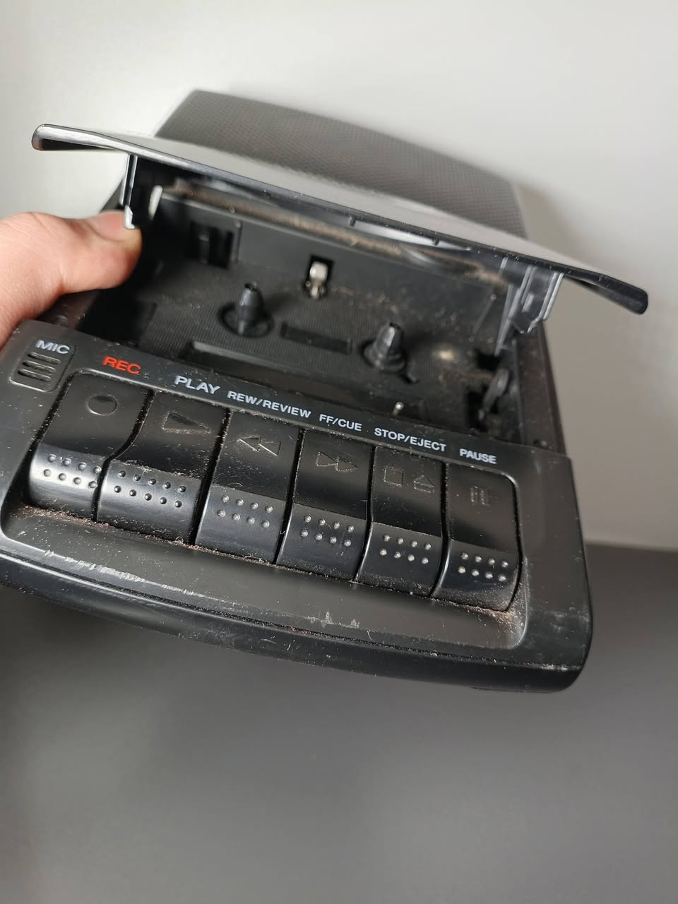 سلام عليكم
مسجل قديم ماركت Sony سوني 
انتيكا 
السعر 15 الف 
تواصل ***********
