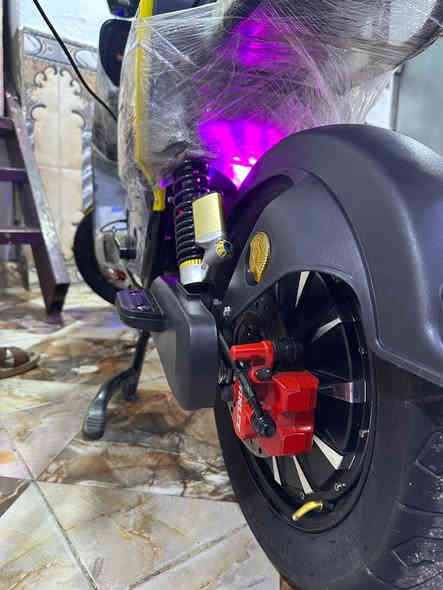 الدراجة نظافة 100% 

ملف 2000 عملاق وسريع جدا 109 السرعه

بطاريات 32 ونلي الاصليات يمشن 45 كيلو واكثر

بلوتوث هورن اشاير لايت زنون كلش شغال

الدراجه ما نقصها برغي وانضف من الصور

السعر 590 وبيها مجال للطيبين

***********

متواجد واتساب
