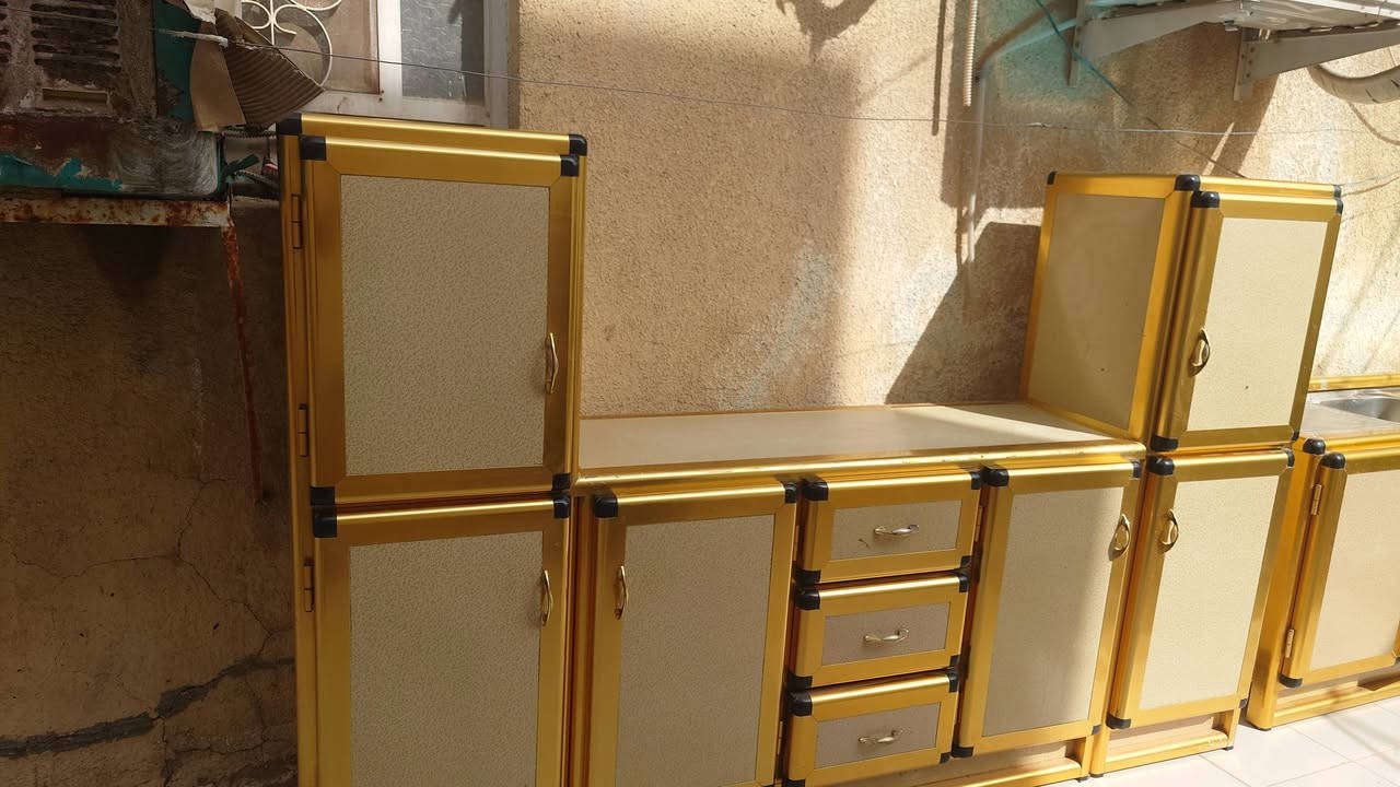 كاونتر تركي نظيف السعر 500 ألف وبي مجال ***********
