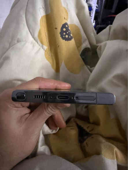 S23 ألترا فطر بسيط في الشاشة مبين بالصور نسخة يابانية تك شريحة عربي بالكامل السعر ٤٩٠ ألف ونظيف كلش الجهاز بدون ملحقات المكان الحرية أو ساحة عدن رقم الهاتف *********** ذاكرته 256/12 بغداد
