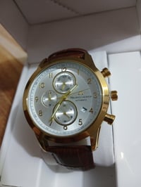 ساعة يد • بطارية جديدة • مع العلبة