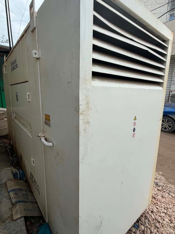 كوووووووووفي للبيع
مع مولدة بيركنز 45 KV

العنوان 
شارع ابو خمرة 

الاستفسار عالخاص او الاتصال 
***********
