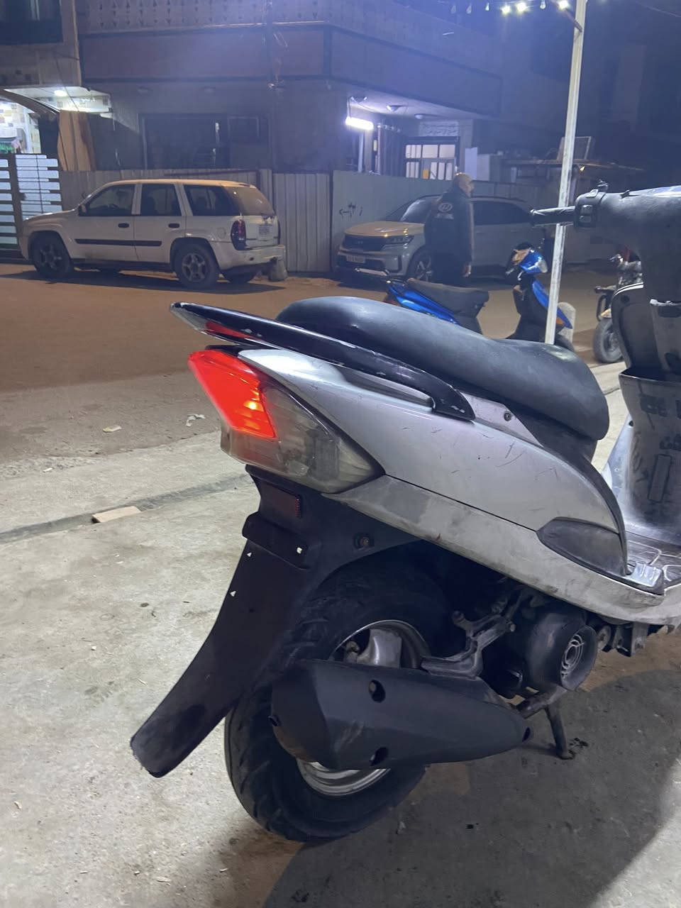 منغولي بلادية للبيع كصتهة كاملة موجودة كهربائيات شغالة نقصهة سلف مكينة تخبل ناعمة وبيهة دخانة من تحمة تروح سعرهة٣٥٠وبيهة مجال مكاني صليخ رقم***********
