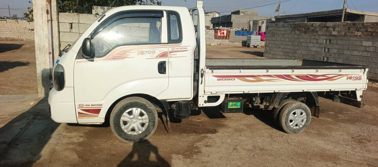 سلام عليكم مدير الكروب المحترم كيه موديل 2016مكفول كفالة عام رقم واسط سعر عل خاص ***********
