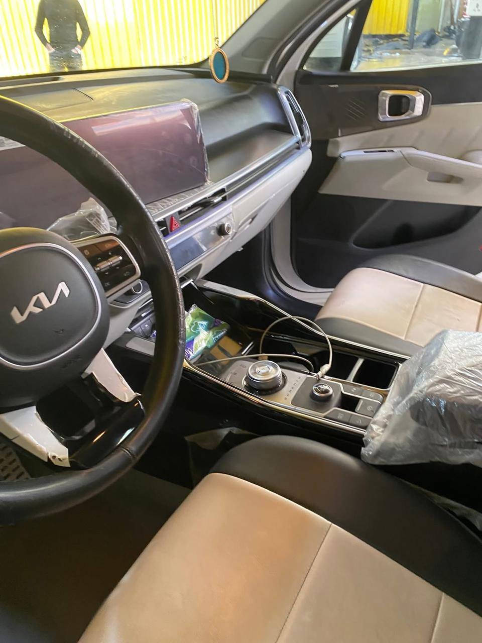 سورنتو 24 مكفوله
6 سلندر
داتو شو
ويل 20 
ماشية 50 
رقم بغداد
وباقي المواصفات المعروفه 
السعر 300 وبيها مجال 
***********
***********
