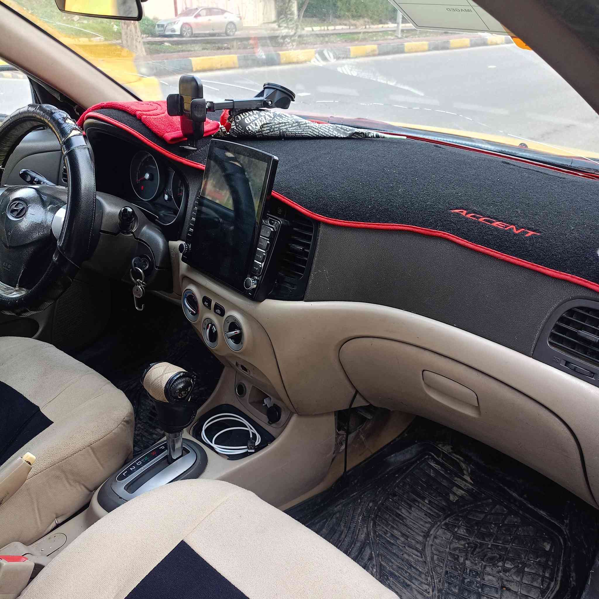 السلام عليكم
اكسنت 2010 كوري بدون ضرر فقط ملاحظات بسيطه 
كوبون بانزين موجود
هيئه وغرامات صفر 0
السياره بسمنا 
السعر 98 وبيها مجال بسيط جداً 
*********** واتساب 
***********
