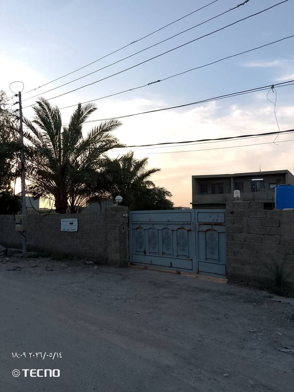 دونم للبيع مع بيوت عدد 2 جاهزات للسكن بغداد الدوره عرب جبور قرب المستوصف الجديد
المنطقه فول خدمات 

واجهه الدونم 16.5

نزال 127 

مساحه كل بيت 300م 

تفاصيل 

البيت الاول طابقين بناء بلوك 

غرف النوم عدد 5

حمام عدد 2 

البيت الثاني بناء طابوگ 

غرف النوم عدد 2 

نقص فقط محجر درج 

للتواصل مع صاحب العقار مباشر 

.... بدون دلاليه..... 

***********
