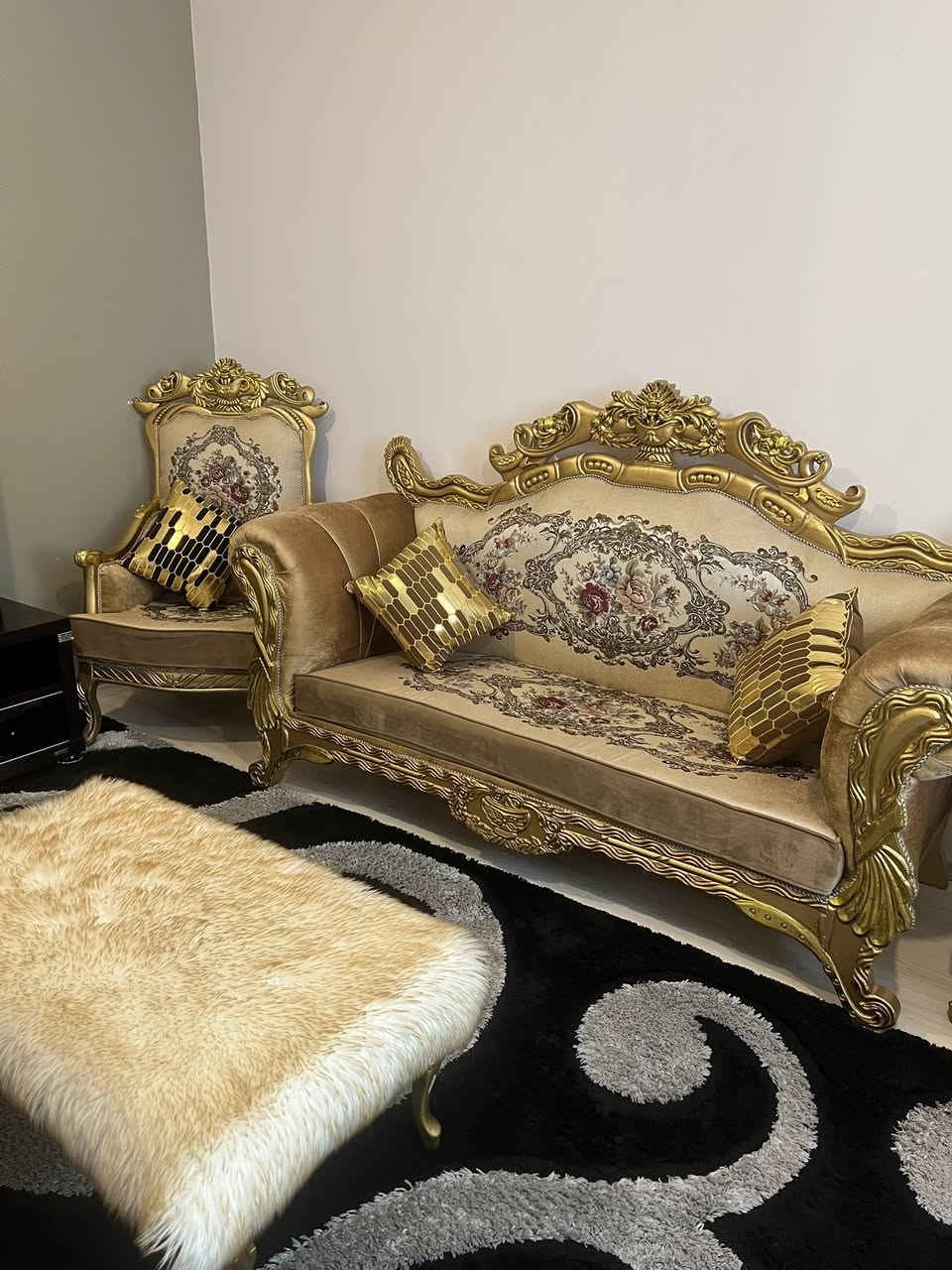 طخم قنفات ملكي ١٠ نفر سعر ٤٥٠ $ً،. رقم واتس اب ***********
