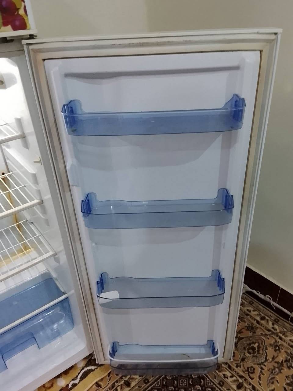 ثلاجه للبيع ***********
