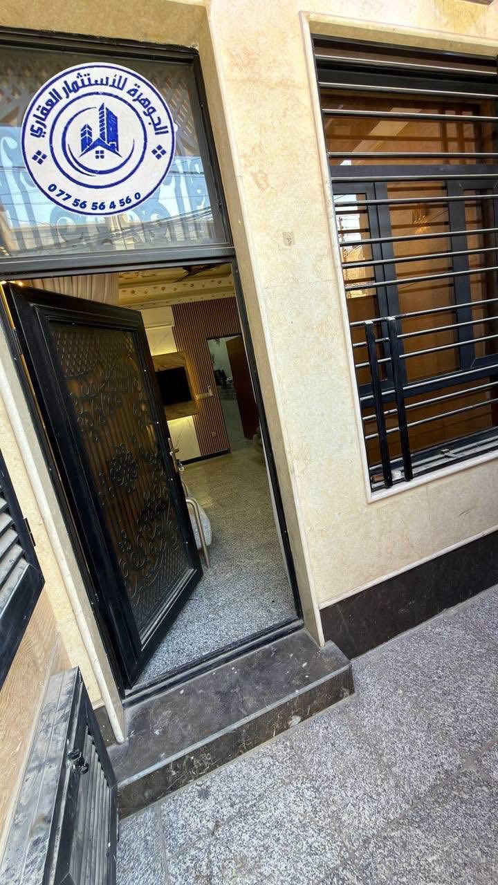 السلام عليكم للبيع مشتمل مساحة 94م البناء حديث درجى اولى في منطقة حي البنوك خلف شارع الكنيسة الواجهه 4م تنزل 7م تصير 6م نزال 20م ( مؤثث بالكامل ) يحتوي على 4غرف نوم + استقبال ومطبخ وصاله وصحيات للاستفسار اكثر مراجعة مكتب الجوهرة للوساطة العقارية الكاىن في شارع الكنيسة او الاتصال على الرقم ***********
