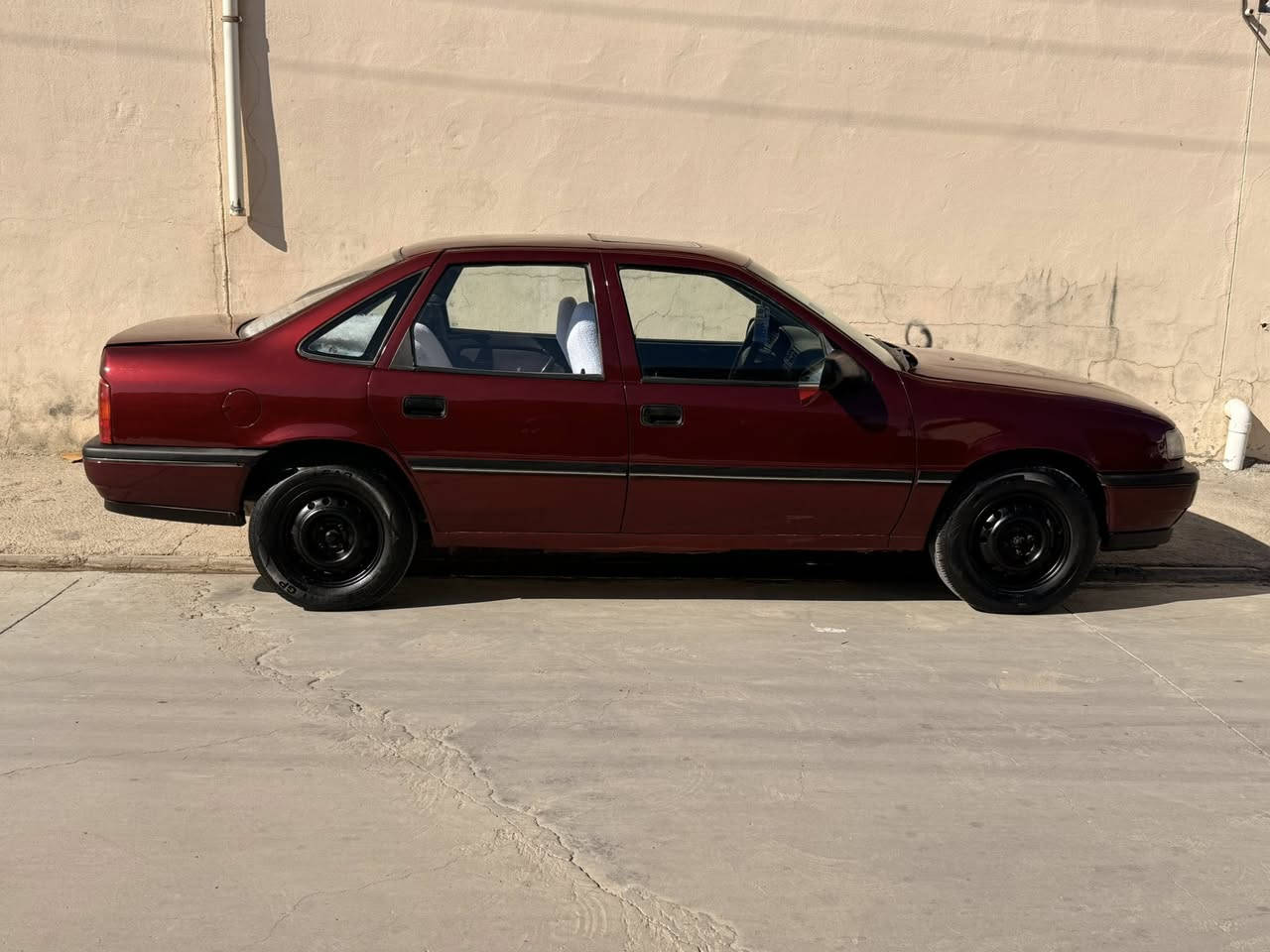 اوبل فكتره موديل 92 مشروع وطني سنويه جديده لل 28 دفتر بانزين بيها حجم16اربع تايرات جدد صدر جديد كهربائيات كلها شغاله مابيه ضرر السياره على وضع الشركه فقط مصبوغه للجماليه السعر 38
***********
