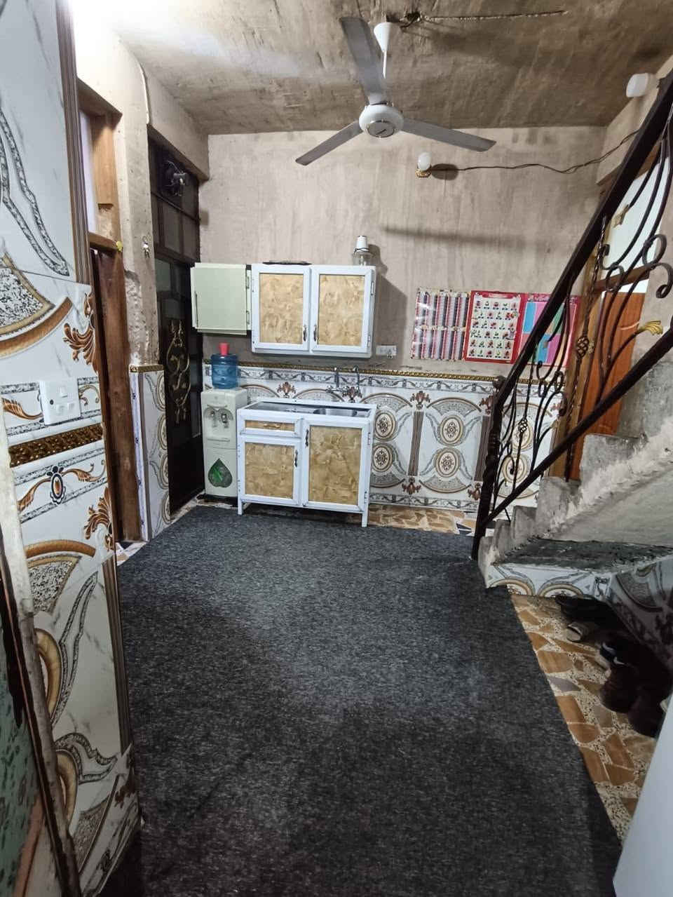 سلام عليكم الاخوة الاعزاء بيت للبيع منطقه الزعفرانيه طابو ملك صرف مساحه ٦٥ متر وتشجير ١٥ متر طابق واحد و طابق ثاني يحتوي على سطحين الموقع نهاية شارع مول الربيع مقابيل الجزرة للاستفسار الاتصال ***********
