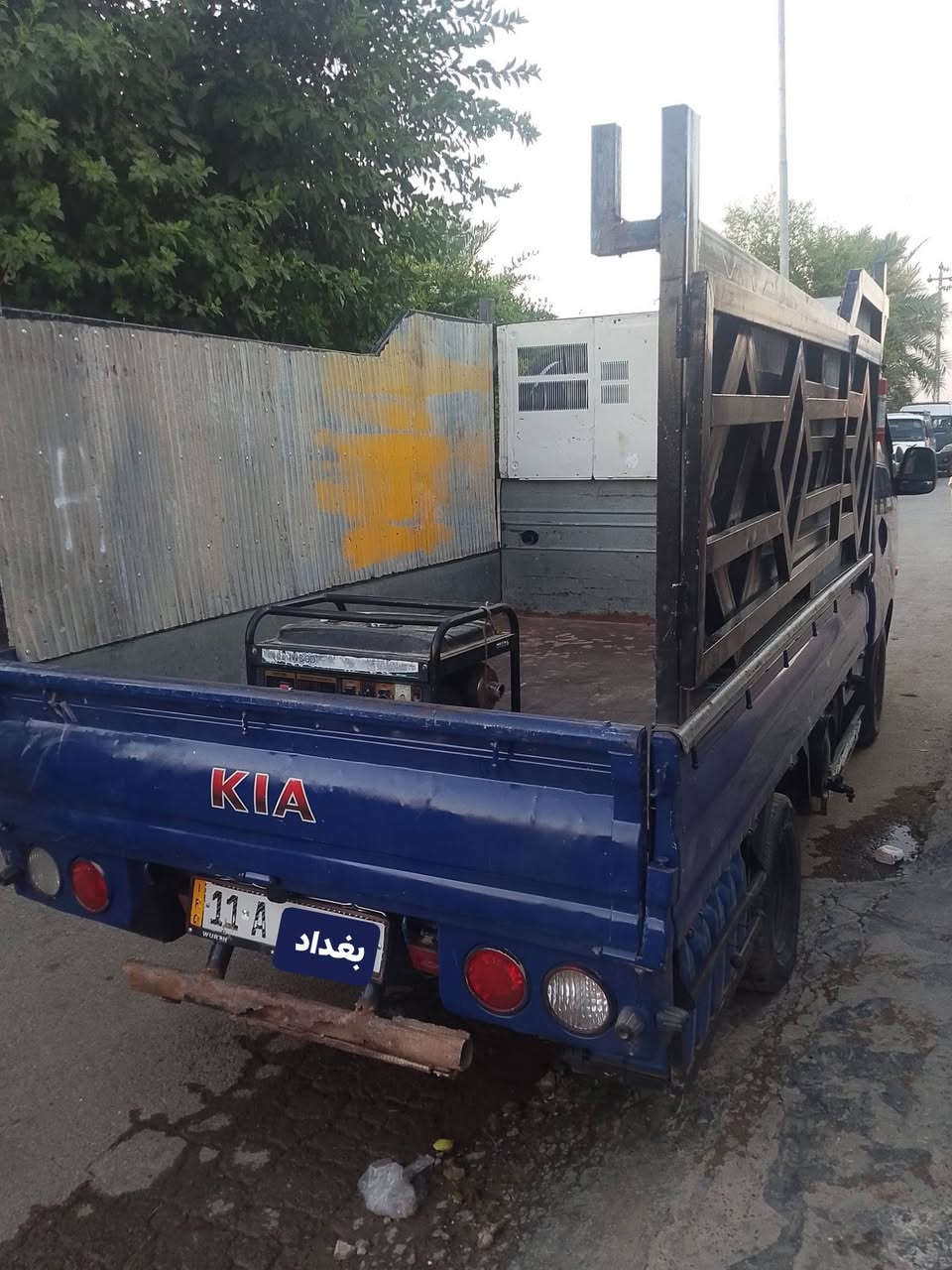 سلام عليكم شباب كيا للبيع رقم بغداد انكليزي شرط التحويل 2008كير محرك اكسن شاصي رقم شاصي مكفول مكينه 3000مفتوح  تخم تاير صدر جديد كهربائيات كله شغاله تبريد تدفئه شغال سياره بلاديه عده باب خلفي مصبوغ ودوس فقط وسياره كله كفالة سعر سياره 81بيه مجال للطيبين مكان ديالى بعقوبة باقي تفاصيل الاتصال ***********
