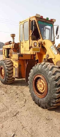 شفل حجم 80  موديل 79  مكفول بدون صبغ و كير و محرك شغالات شرط الشغل  ال...