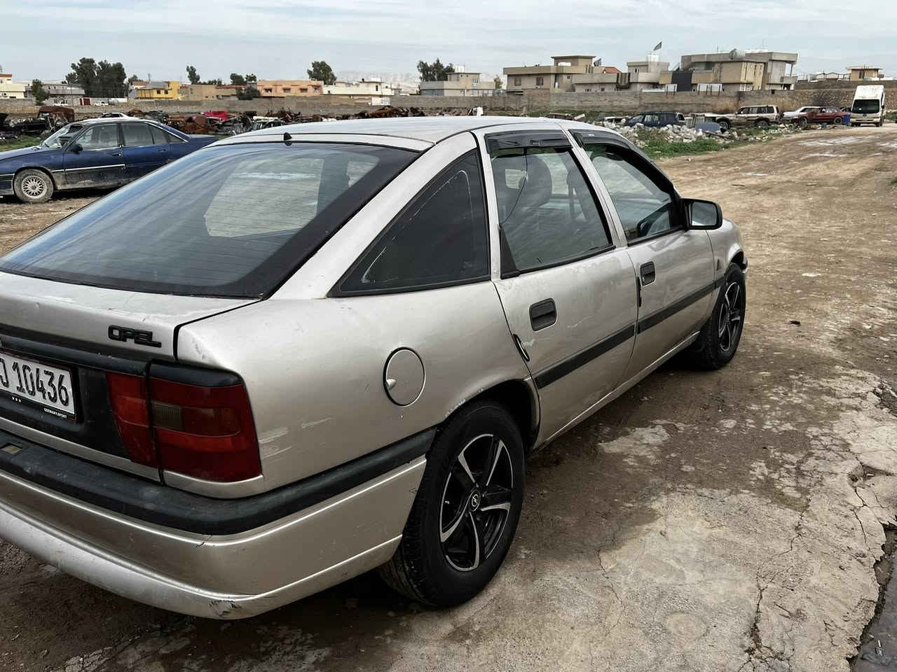 سلام عليكم أوبل فكتره موديل 1993حجم 20 كير ومحرك شرط تخم تاير جديد بدون ضرر وبدون حادث هزه وسنويه جديده السعر 40ورقه 
مكان موصل ***********
