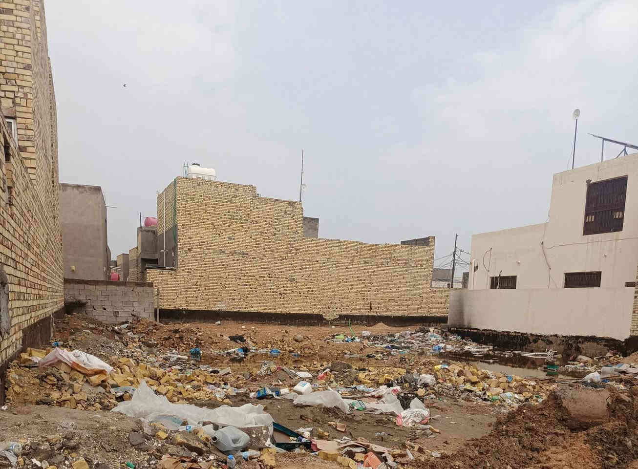 عرصه طابو زراعي سند 25 
معاملة تطويب جاهزه ومرقمه باسم المشتري 
__________________________________
حي الجامعه شارع الحولي مقابل اسواق اليمامه 
خلف اسواق فروتي في المربع الاول للمنطقه 
تبعد عن الشارع العام 70 متر 
___________________________________
المساحه 170 م 
الواجهه: 8 النزال: 22 
___________________________________
اللاستفسار الاتصال على الارقام التاليه او مراجعة مكتب الحولي للعقار مقابل باب الجامعه الخلفي 

***********
***********
