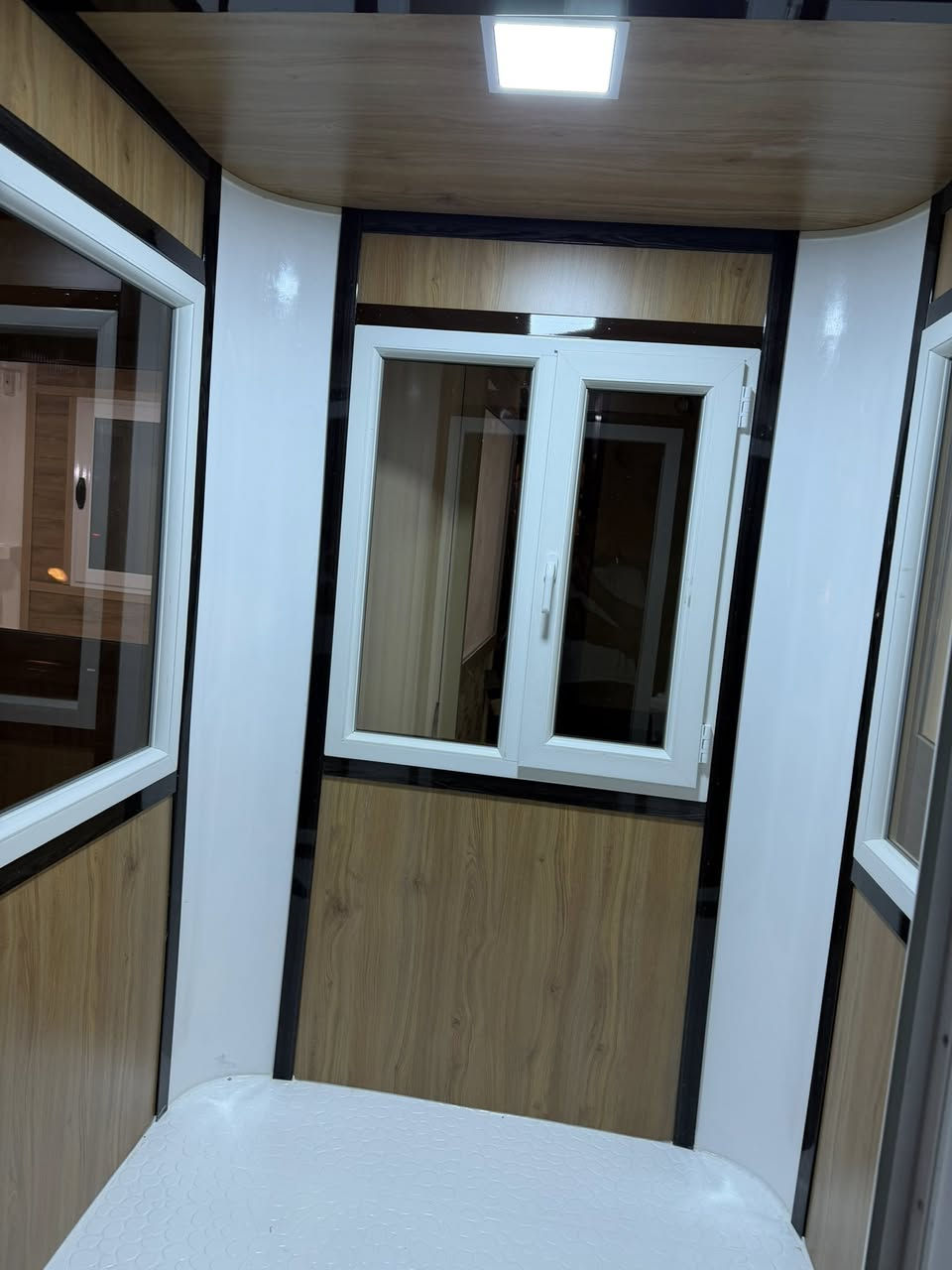 نقطة حراسة فايبر كلاس  جديد 
متوفر مع سبلت 1 طن 
العنوان بغداد باب الشيخ 
الاستفسار ***********
