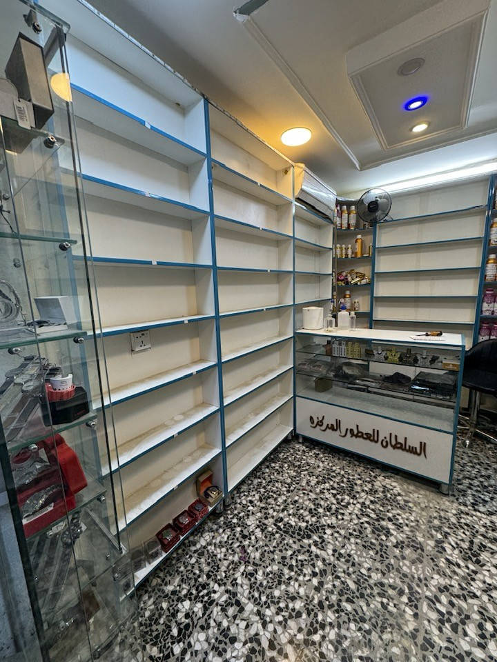 ديكور محل للبيع على هاذه الشكل سعر مناسب ***********
