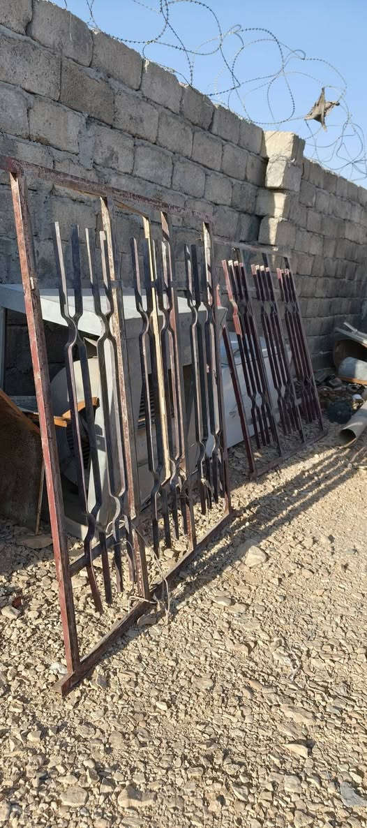 باب الحوش للبيع تلات صفحة ومعه شبابيك عدد 2 استفسار مكان تلعفر  (***********)***********
