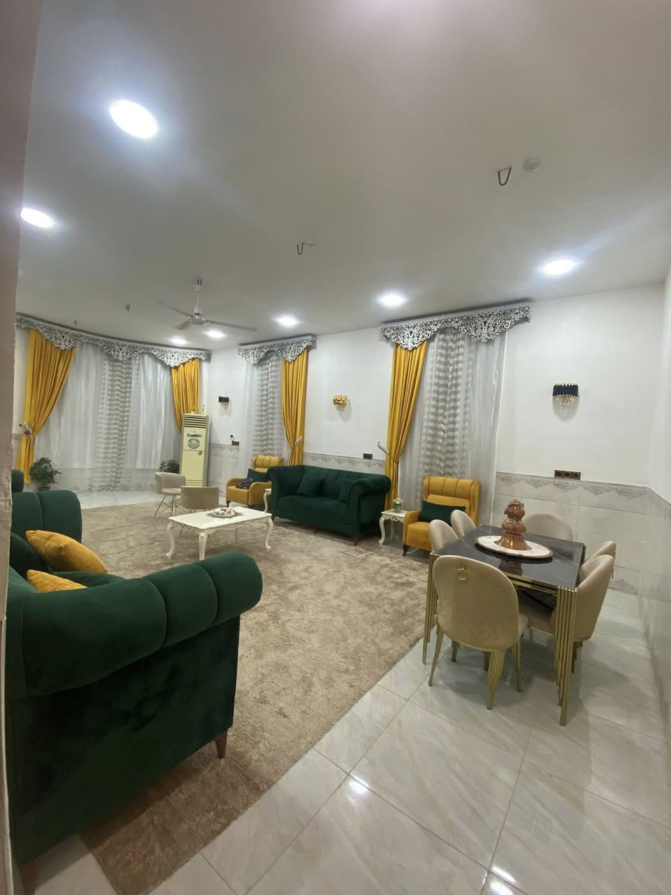 سلام عليكم
بيت للبيع مساحة ٣٠٠ متر سند ١١٧
يحتوي على ٣ غرف نوم
صاله متصله مع الهول وبينهن قاطع
استقبال
مطبخ
مجمع صحيات
كلدور
🏮الكاونتر يُباع مع البيت لأن مفصل على حسب المطبخ ما يتغير مكانه
📍العنوان:طريق مشاية الامام الحسين مقابل حي المشتل قرب بيت المولى
للاستفسار الاتصال على الرقم التالي:
***********📌
📌بي واتساب
