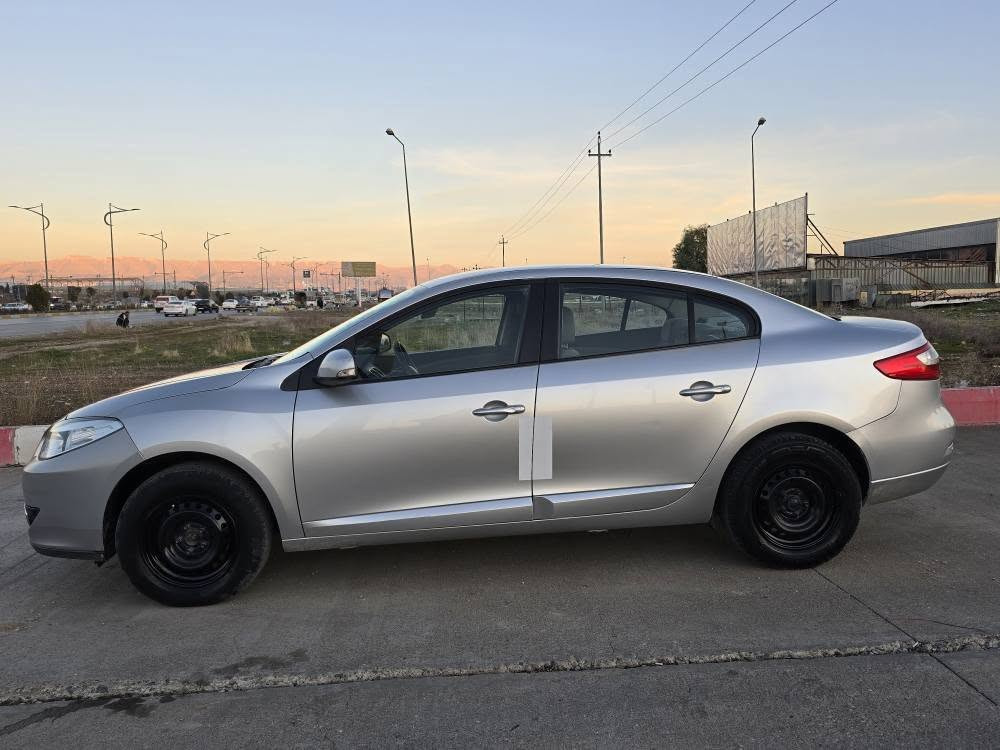 فروشتنى خيرا 
رينوو فلونس توماتيك عادى جام و ئاوينه كاره با سوكان فوليوم به شه رتى گير و مه كينه و ته بربد و گه رمى و ته قه و ره قه سه ياره كه يه ك ده سته له شه ريكه وه ته نها ٢ بارجه ى به س به مبه بى هيج ده عميك نرخى ٧١ گه لا قفلى تكايه مشته ريت تيل بكه *********** سليمانى ناو شار السليمانية, العراق
