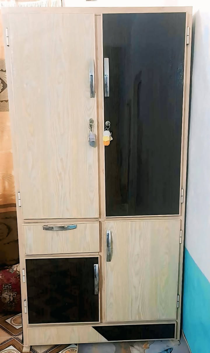 كنتورين و ميز المنيوم تسكام نظافة مستخدم السعر 500 الف التواصل على الرقم ‏‏‪0771 173 1364‬‏
