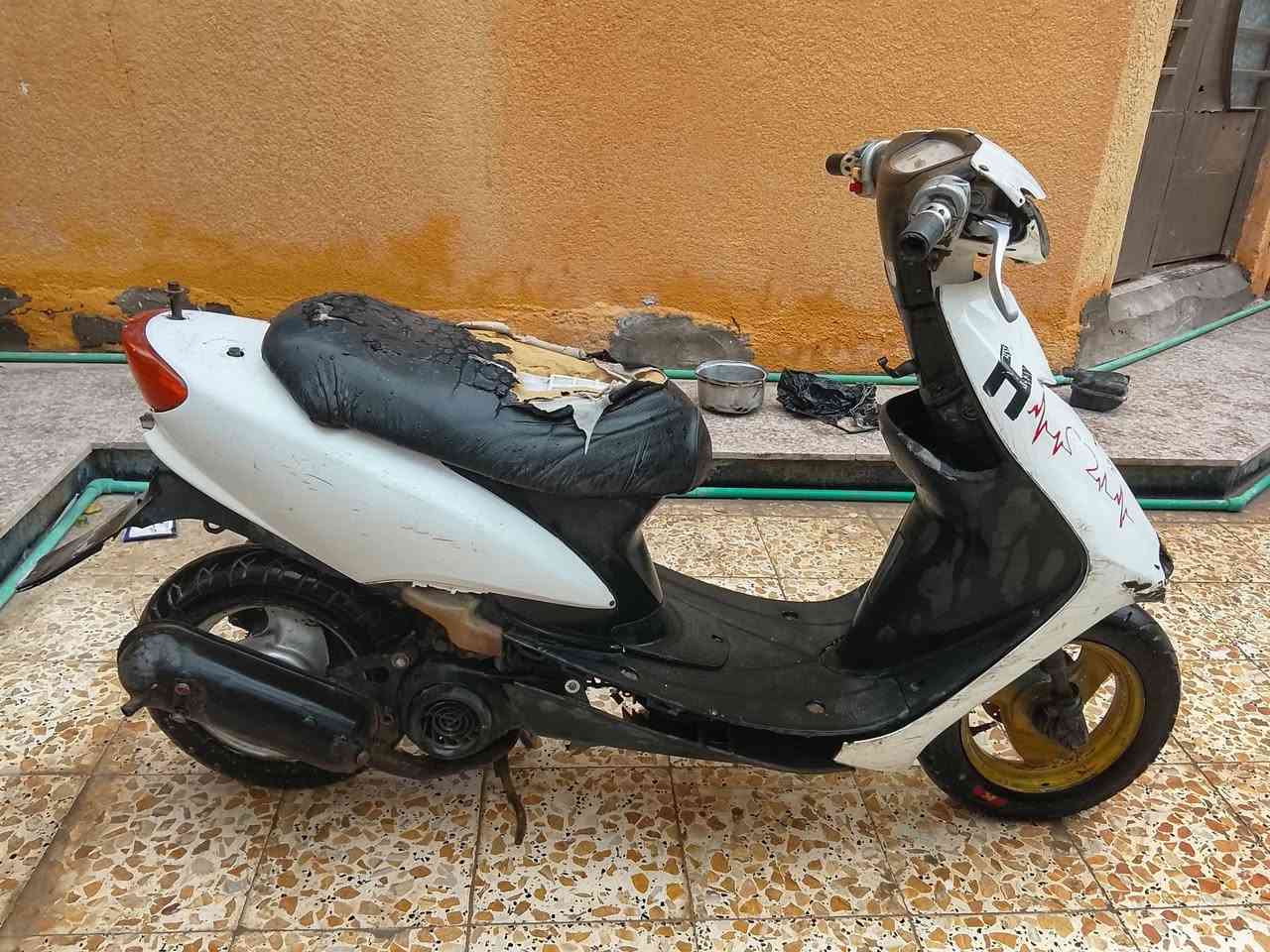 السلام عليكم دراجه عصفوري للبيع الدراجه قبل 3ايام من مجفتينهه الدراجه كلش حلوه دبلات جدد كابريته جديده تايرات جدد مانقصه شي حلوه الدراجه يرادله ترتيب بسيط السعر 200وبيه مجال قليل رقم الهاتف ***********
