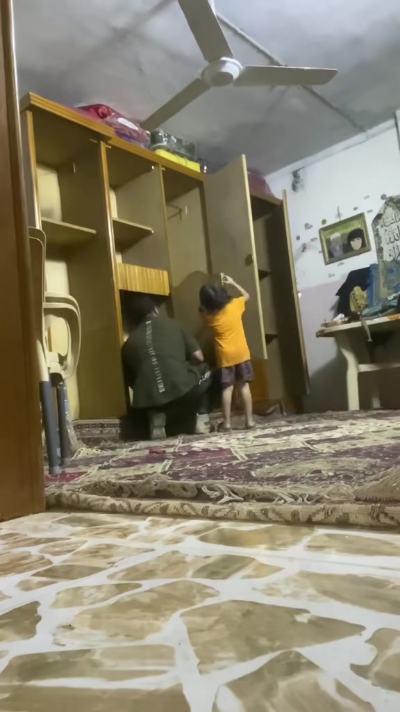 فتح وشد كافة انواع غرف النوم
التركية والعراقية والماليزية 
تصليح وصبغ الاخشاب عامة.
مصطفى ابو ليث  ***********
