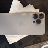 إيفون ١٥ للبيع ذاكره ٢٥٦ جهاز ماستر سعر مليون وميه قفل كارتونه وشاحنه ...