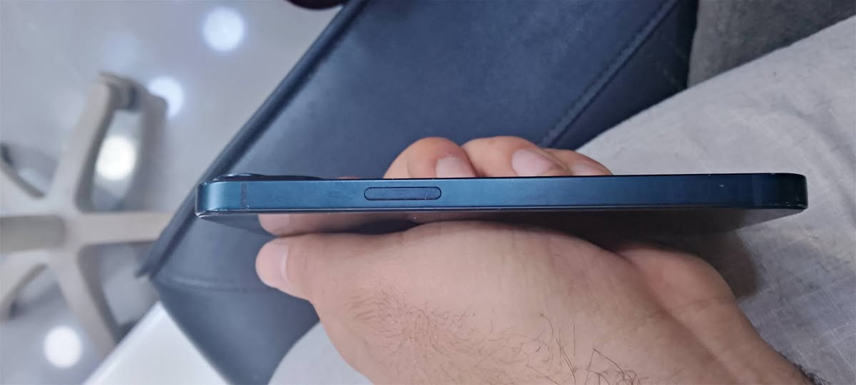 السلام عليكم ١٣عادي مبدل شاشه كوبي بطاريه٨٥ سعر٣٠٠ وبي مجال مكاني بغداد المنصور14  ***********
