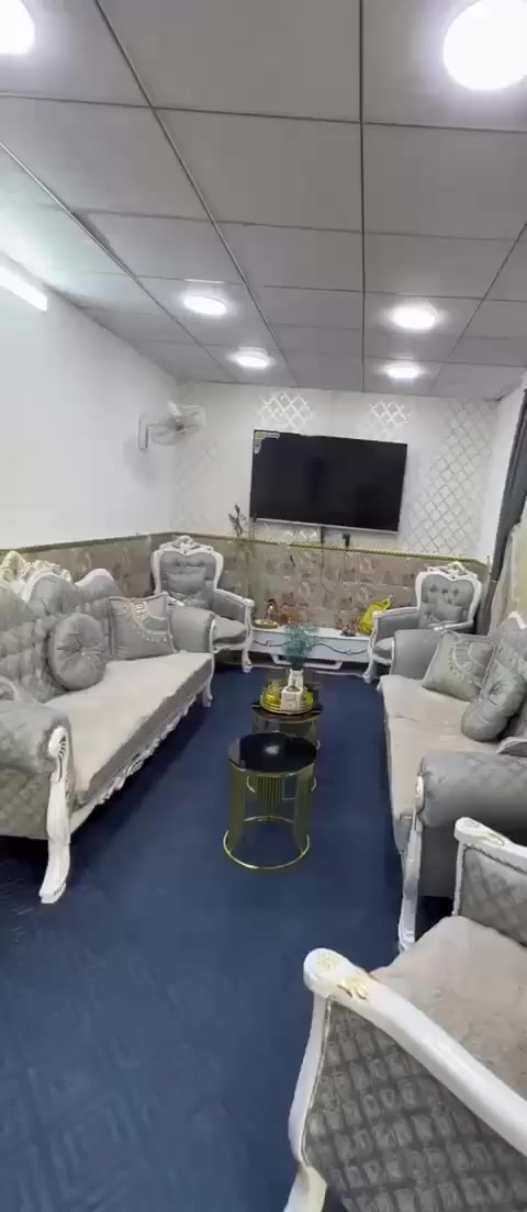 سلام عليكم الدار البيع بيت تجوز مكتبت دلال عنوان البيت البياع تقطع درويش حي تراث مسحت البيت ٣٠٠ متر بناه البيت غرفتين نوم حوالي وستقبال ومطبخ وكراج وحديقه وصحيات وخدمات ماي وكهرباء كامله سعر البيت 30  وبي مجال رقم الهاتف ***********
