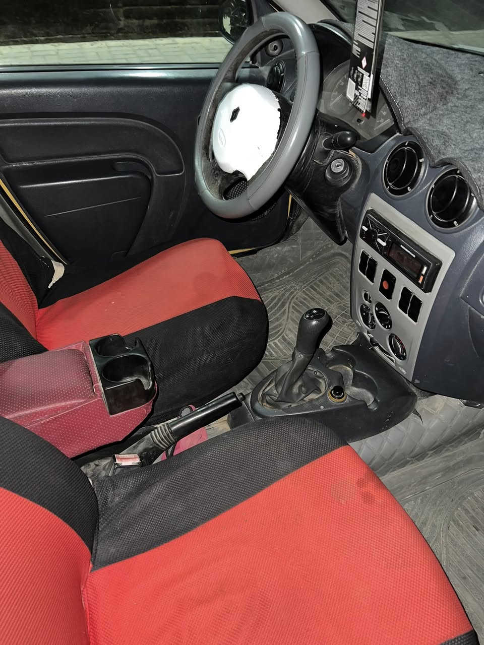 سيارة رينو 2010  مكفولة من ضربه محرك وكير مكفولات تبريد تدفئه شغال تبريد فقط غاز  رقم مثنى جديد مصفره هيئه مداور ثاني يوم   حدادية جديده سياره نظيفه جدا
السعر ٣٨ مع المجال  مكان السيارة السماوه 

0 782 988 6828
